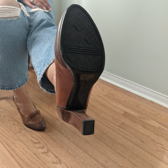 Heeled brown broughs - Picture 2 of 4